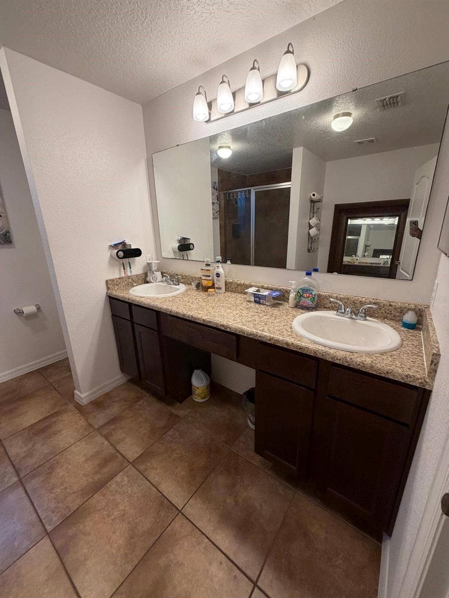 Master bathroom - 15549 GEMINI DR, MASCOTTE
