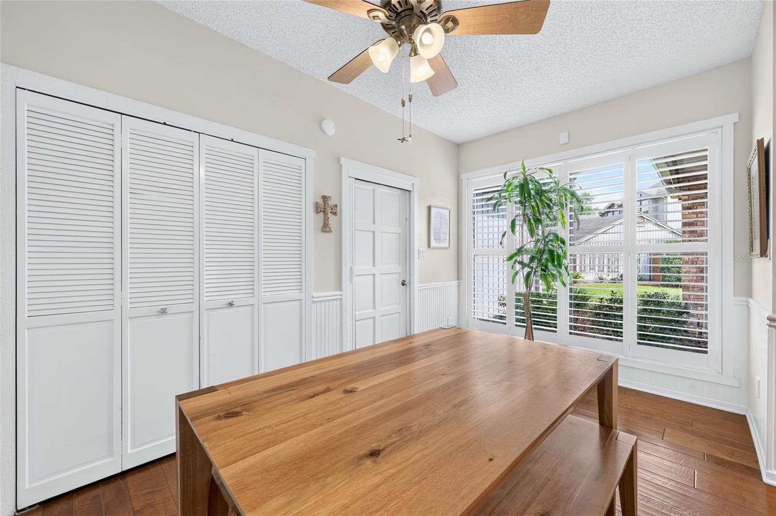 Breakfast Nook and Laundry Closet - 1731 SE CLATTER BRIDGE RD, OCALA