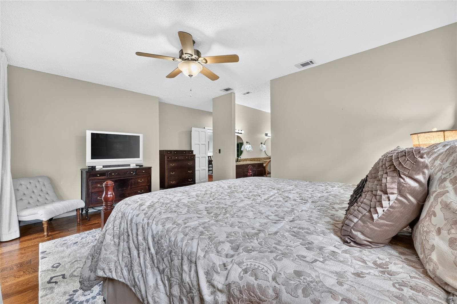Guest Room Suite - 1731 SE CLATTER BRIDGE RD, OCALA