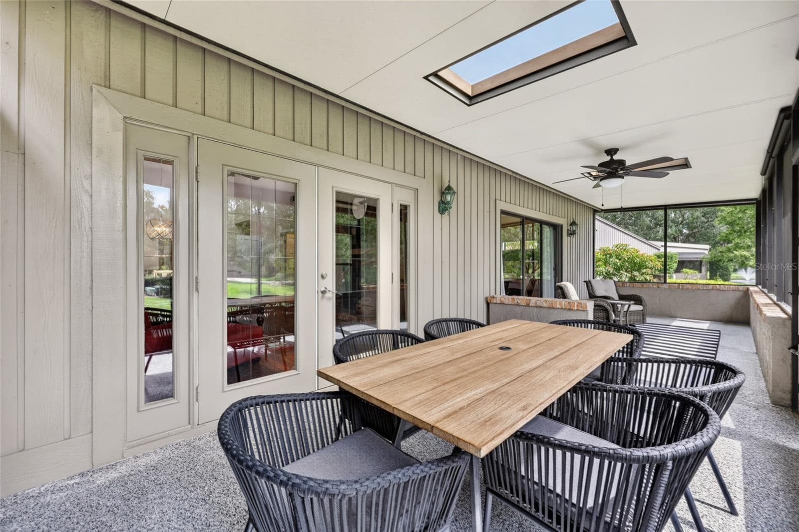 Screened Back Porch - 1731 SE CLATTER BRIDGE RD, OCALA