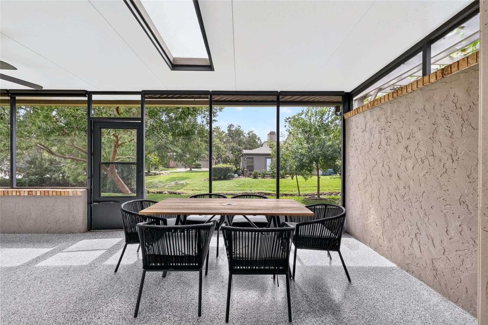Screened Back Porch - 1731 SE CLATTER BRIDGE RD, OCALA