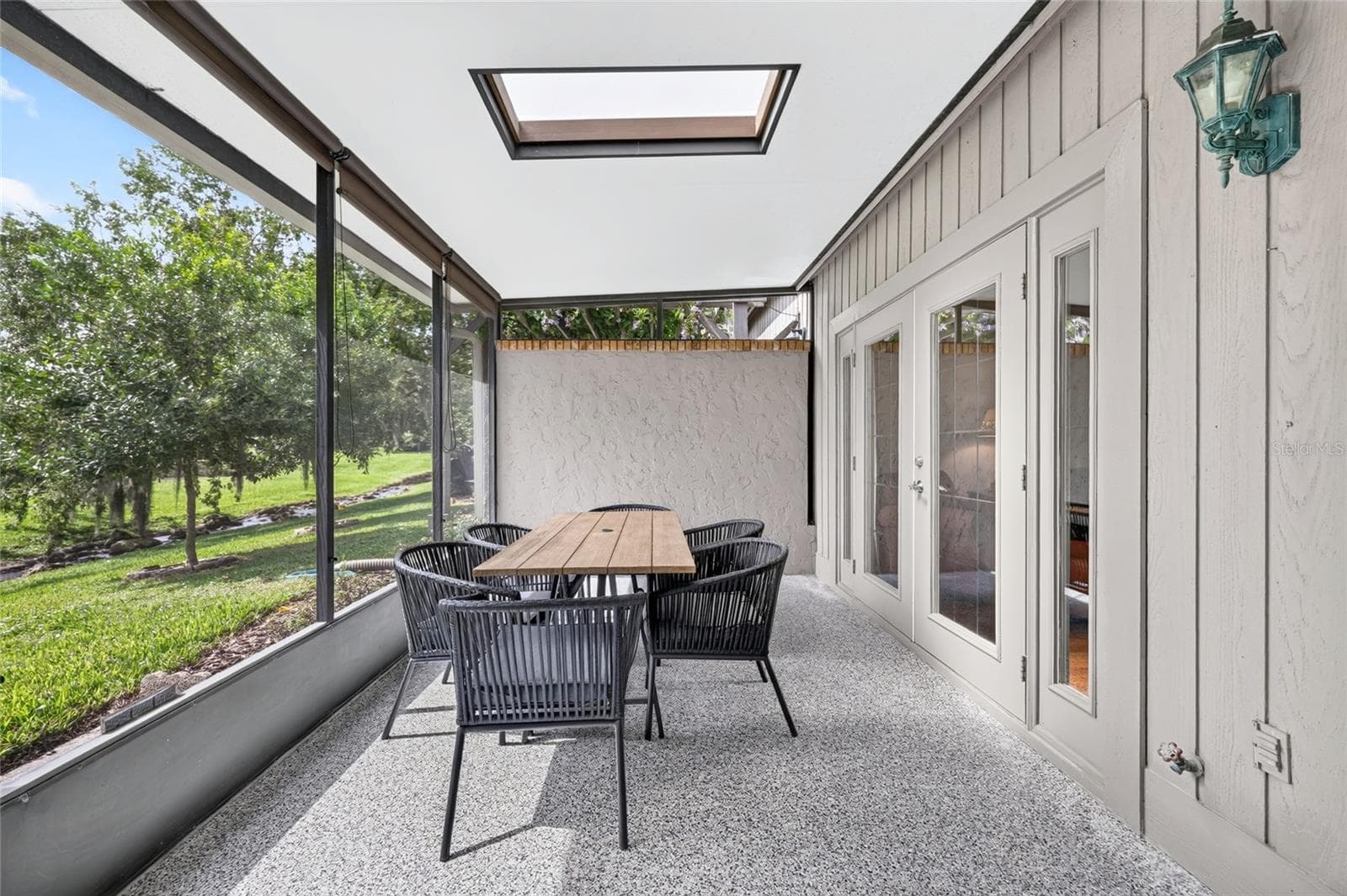 Screened Back Porch - 1731 SE CLATTER BRIDGE RD, OCALA