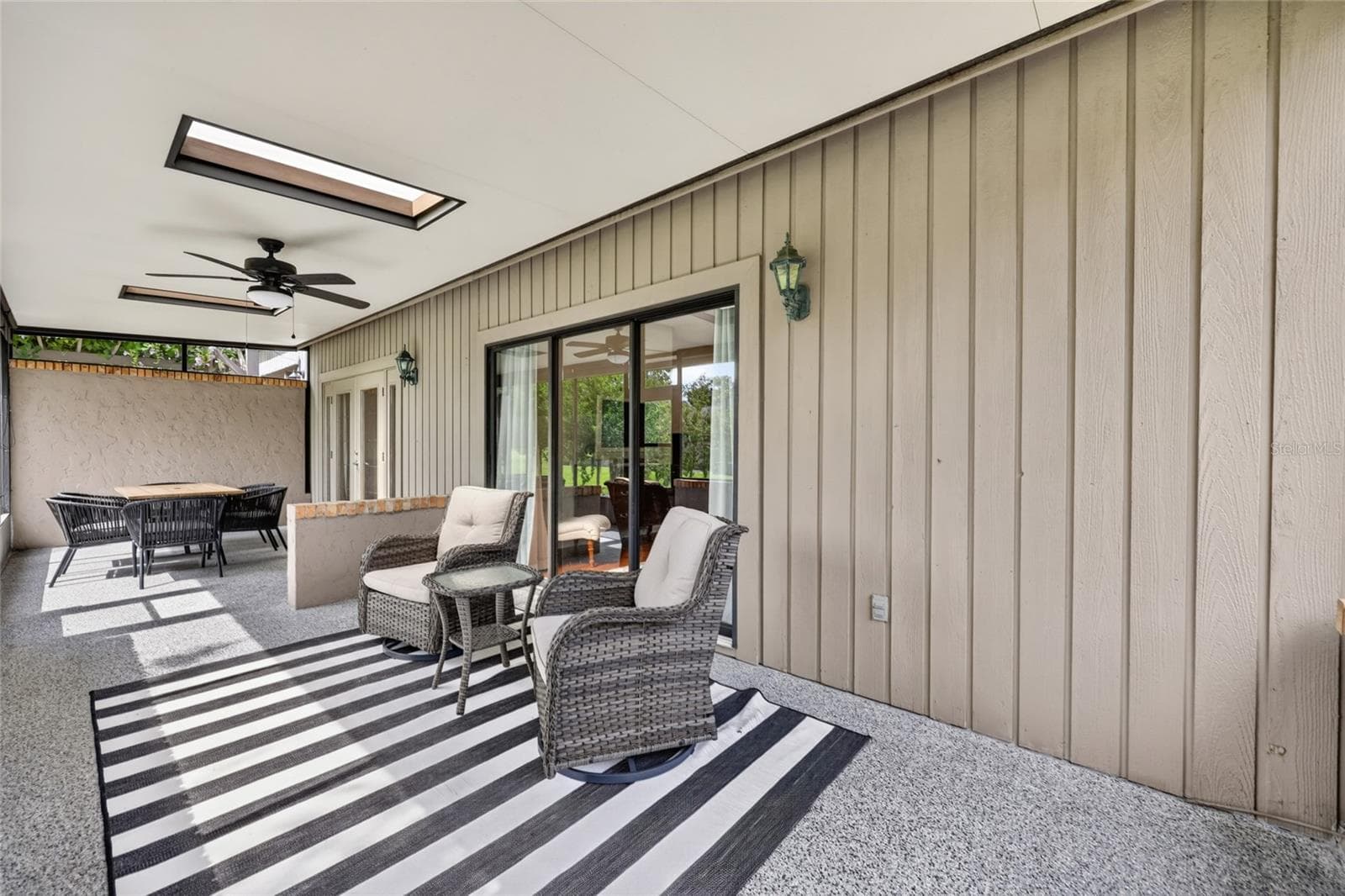 Screened Back Porch - 1731 SE CLATTER BRIDGE RD, OCALA
