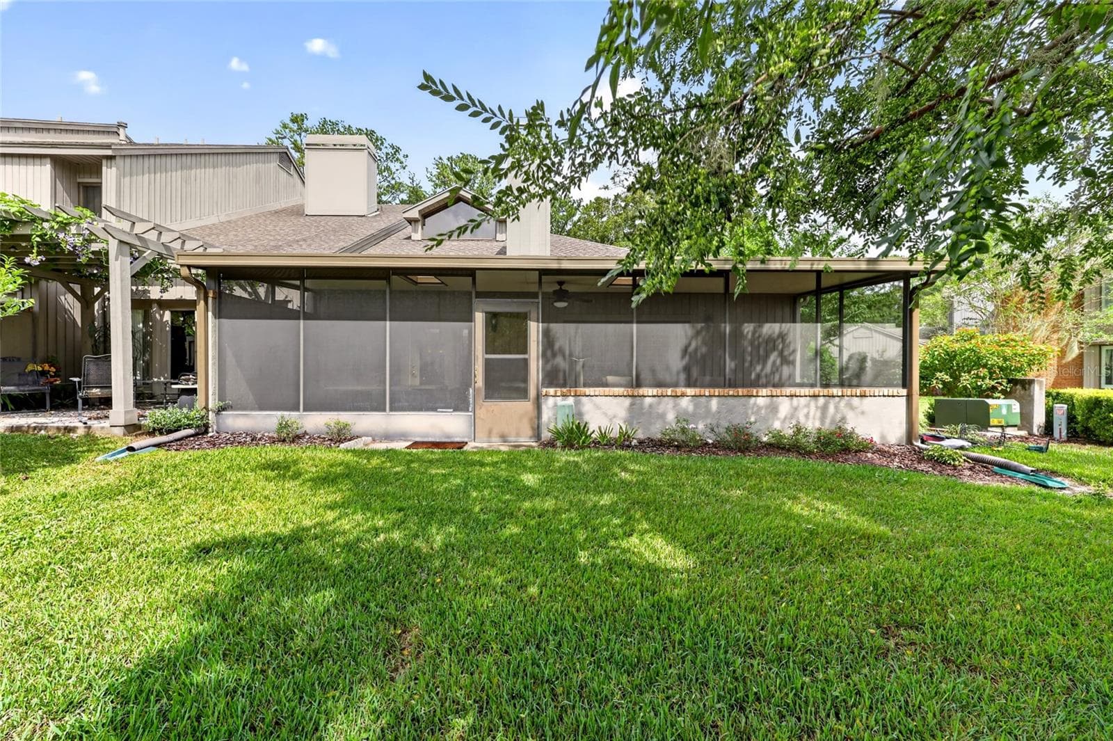 Screened Back Porch - 1731 SE CLATTER BRIDGE RD, OCALA