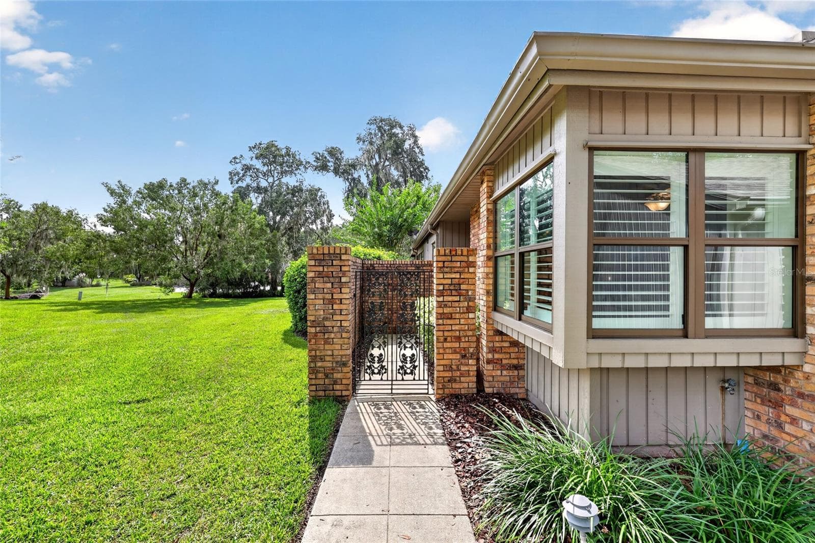 Courtyard Entrance to Front Door - 1731 SE CLATTER BRIDGE RD, OCALA