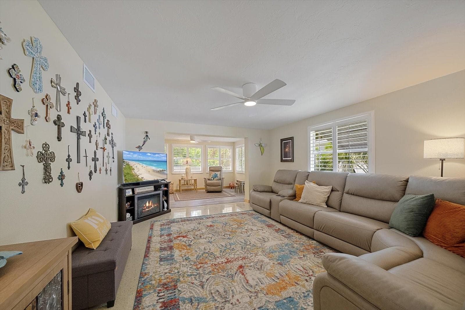 Living room open to kitchen - 738 SPANISH DR S #98, LONGBOAT KEY