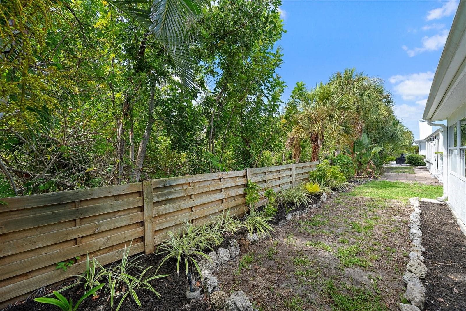 Side yard with privacy fence - 738 SPANISH DR S #98, LONGBOAT KEY