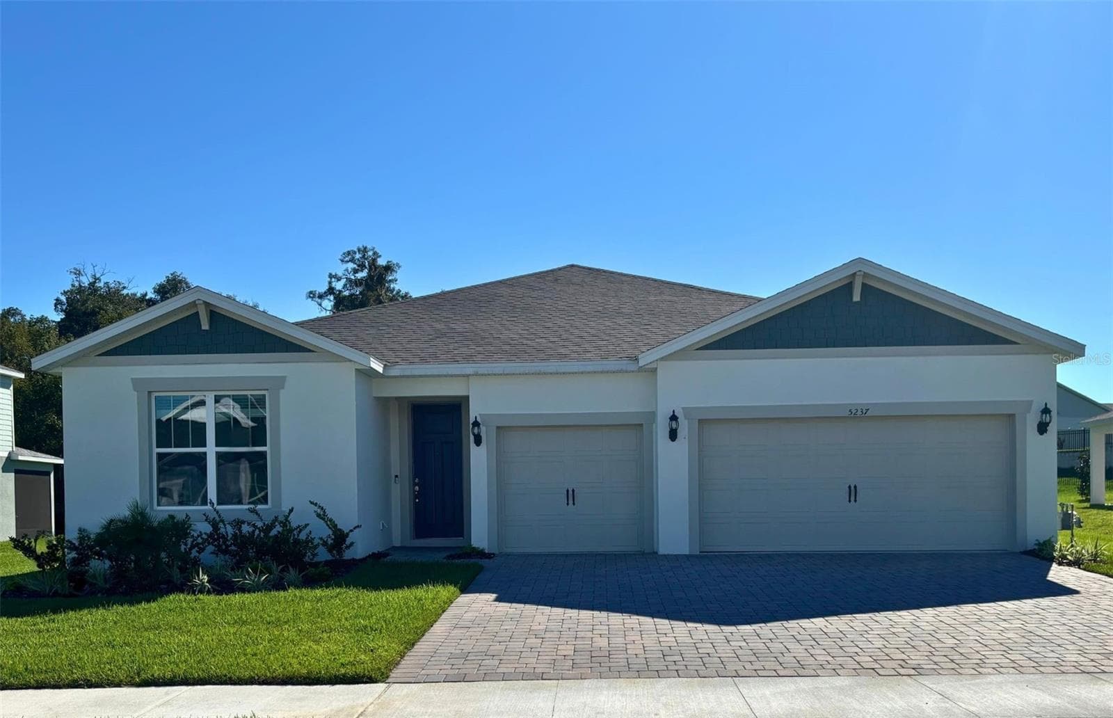 Actual home photo. Colors, finishes, textures and options may appear differently in person due to variations in monitors and viewing devices. - 5237 HANDSOME HILLS DRIVE, MOUNT DORA