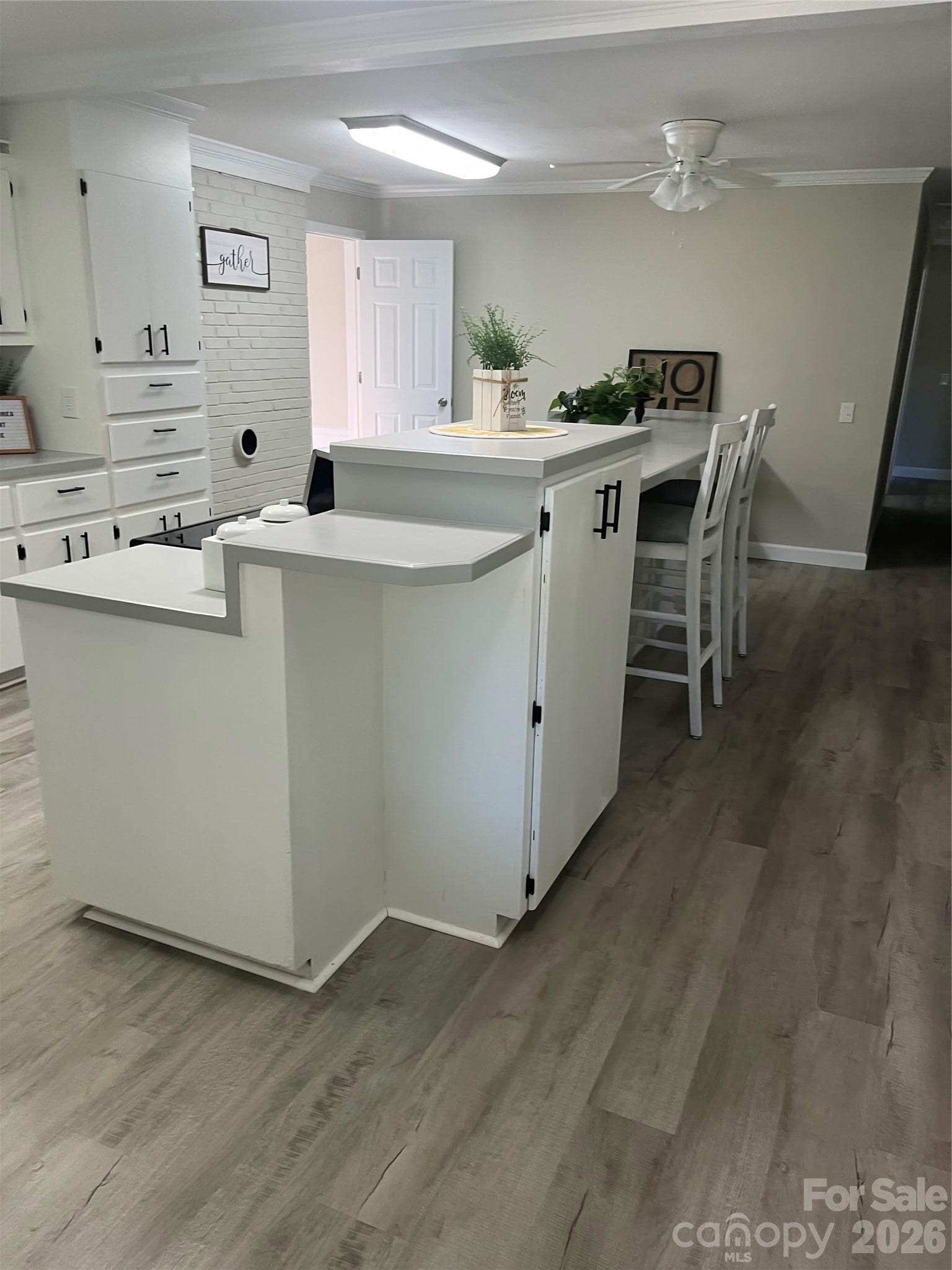 Single Family Residence at 581 Sutton Spring Road, York, photo 2 of 14