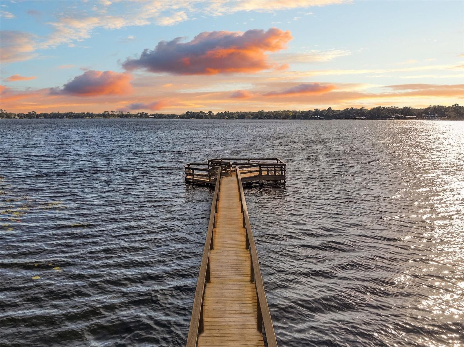 SUNSET AT THE COMMUNITY DOCK - 19134 PARK PLACE BLVD, EUSTIS