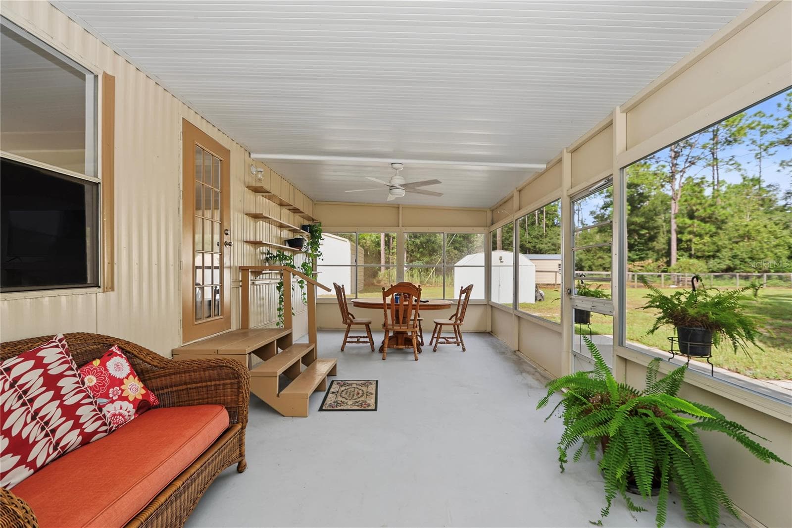 Manufactured Home at 17946 SW 31ST ST, DUNNELLON, photo 12 of 50