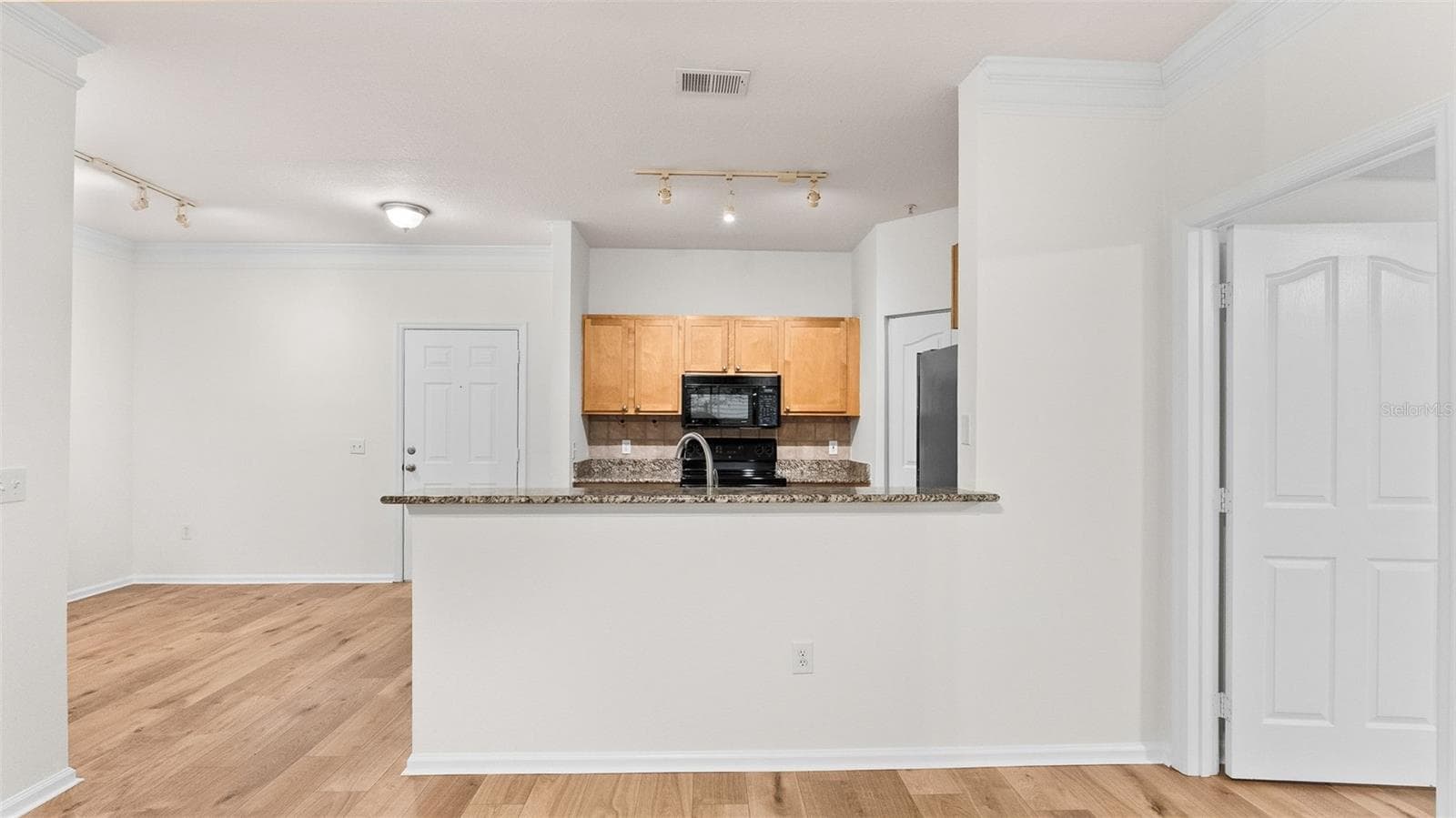 LIVING ROOM - 4207 S DALE MABRY HWY #6214, TAMPA