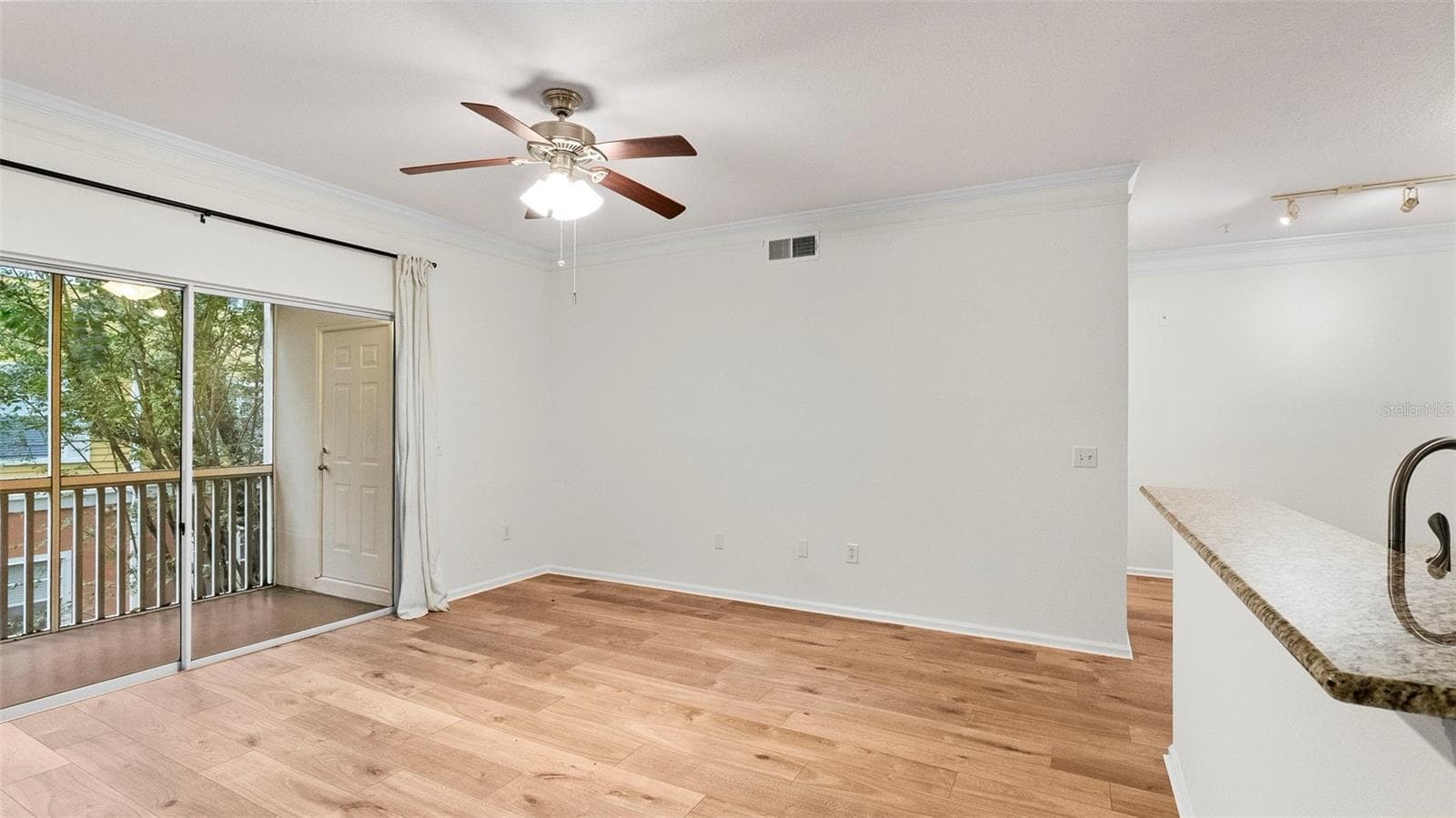 FAMILY ROOM - 4207 S DALE MABRY HWY #6214, TAMPA