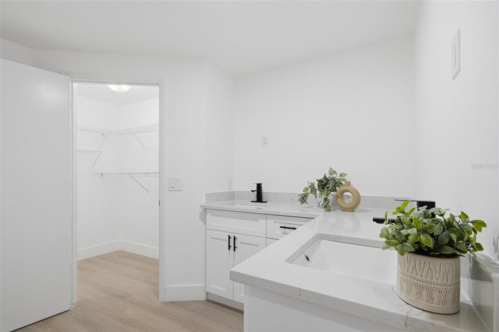 Single Family Residence at 1105 GULF COAST BLVD, VENICE, photo 13 of 30