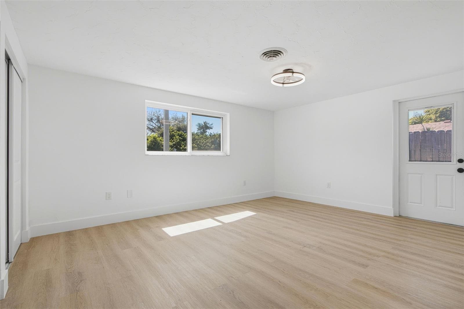 Single Family Residence at 1105 GULF COAST BLVD, VENICE, photo 16 of 30