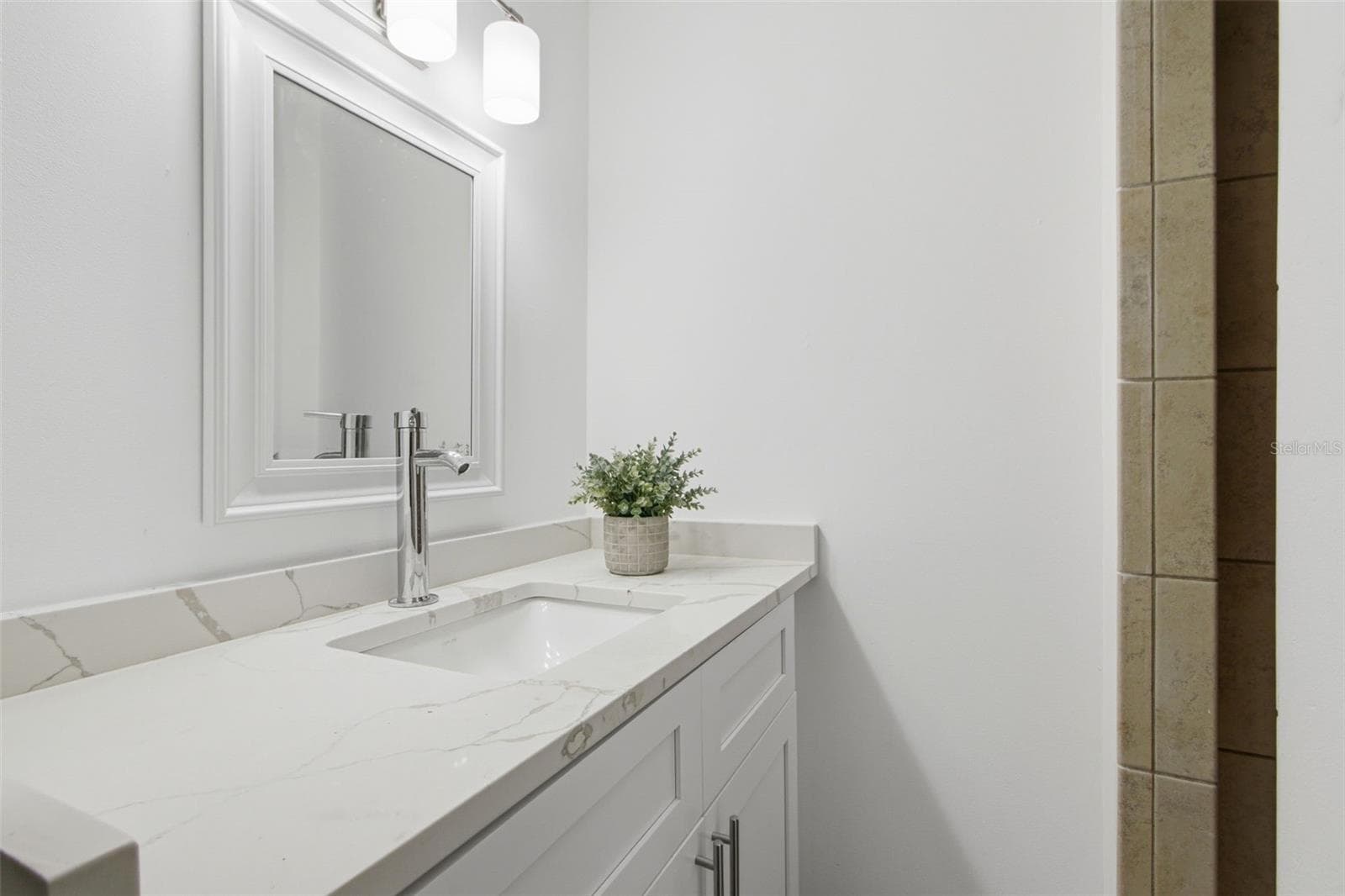 Single Family Residence at 1105 GULF COAST BLVD, VENICE, photo 21 of 30