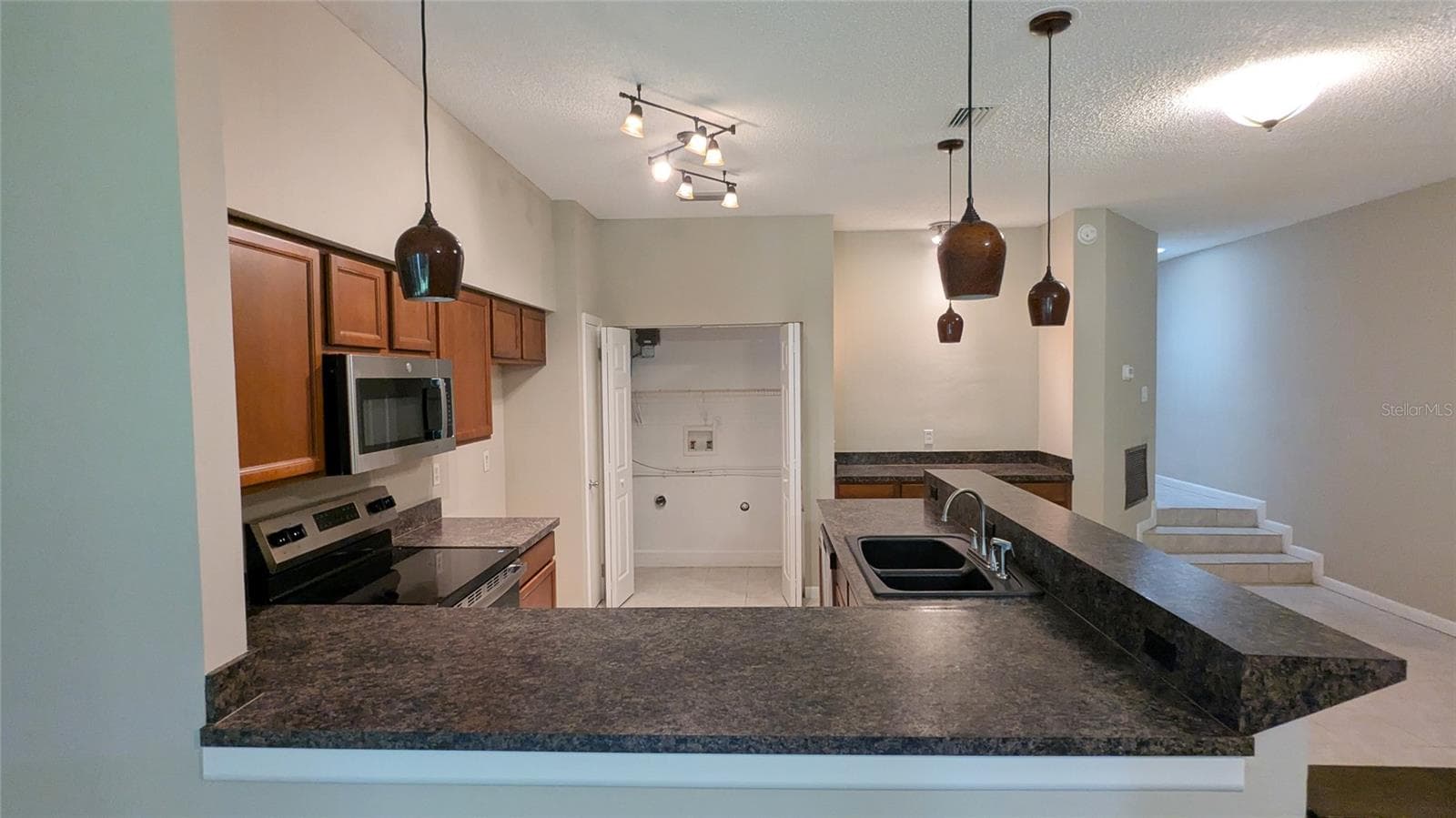 Condominium at 2124 WOODBRIDGE RD, LONGWOOD, photo 9 of 22