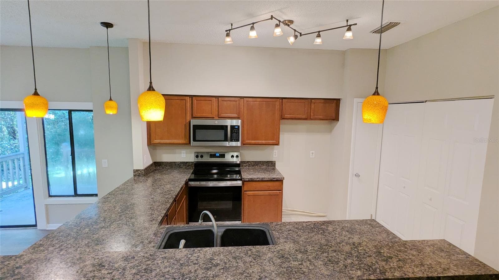 Condominium at 2124 WOODBRIDGE RD, LONGWOOD, photo 11 of 22