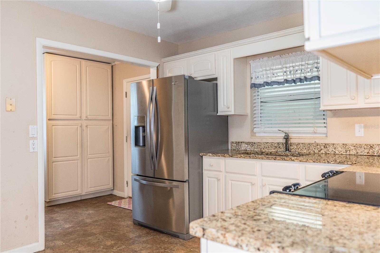Kitchen to laundry/garage - 975 E MANN RD, BARTOW
