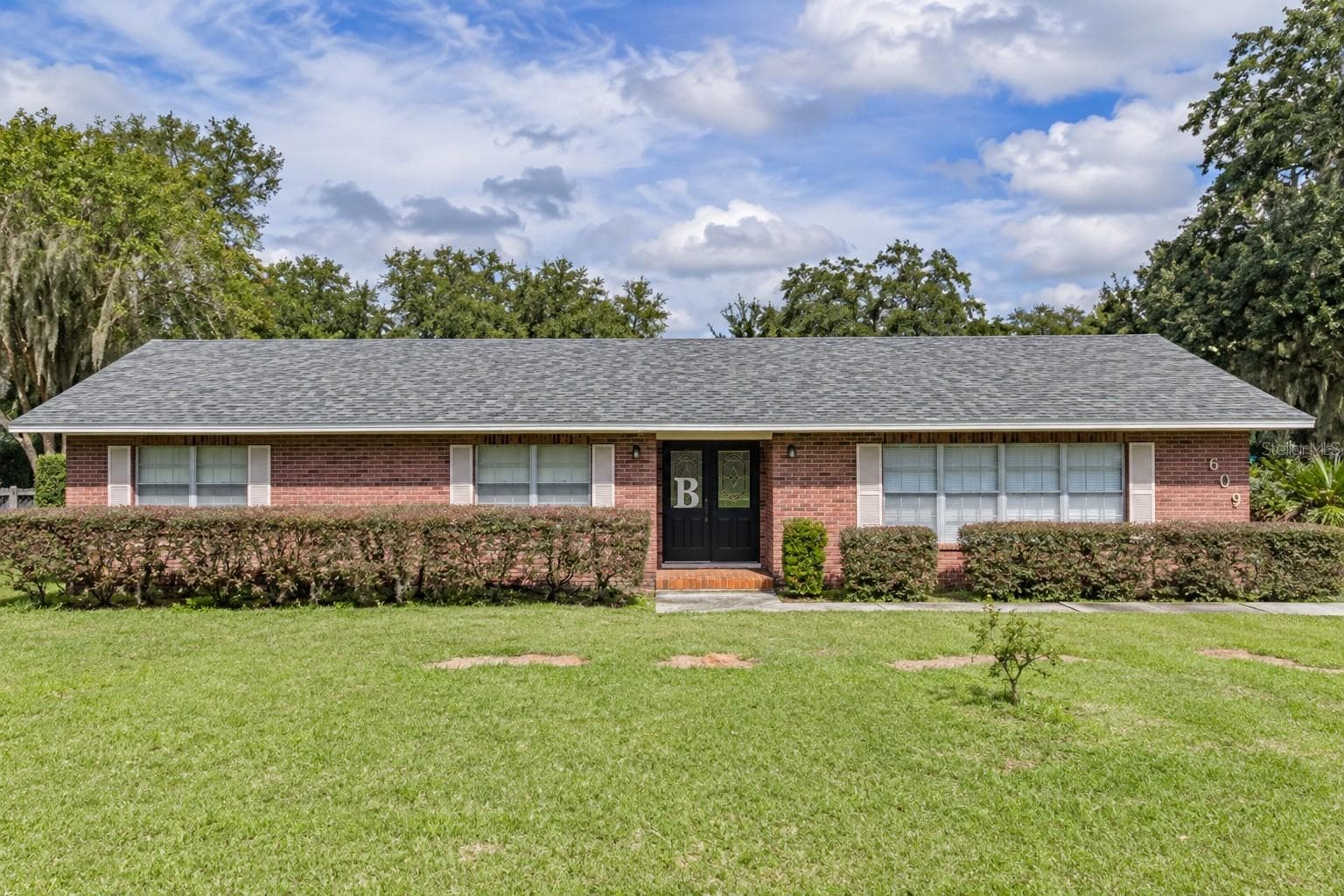 609 W PIPKIN RD
