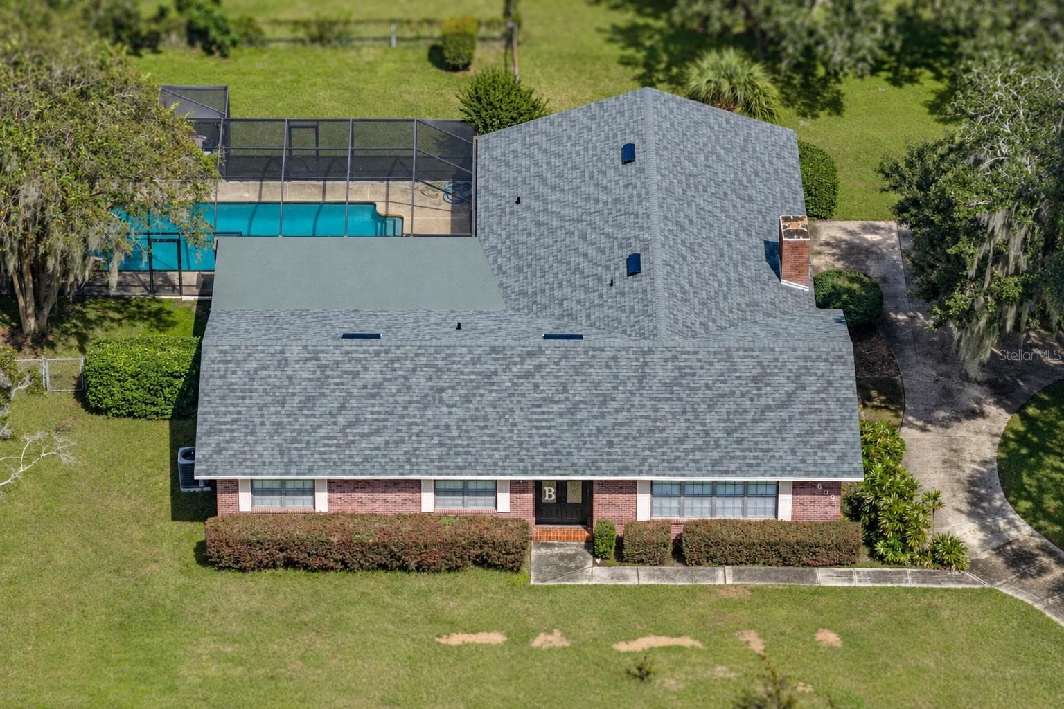 Single Family Residence at 609 W PIPKIN RD, LAKELAND, photo 2 of 48