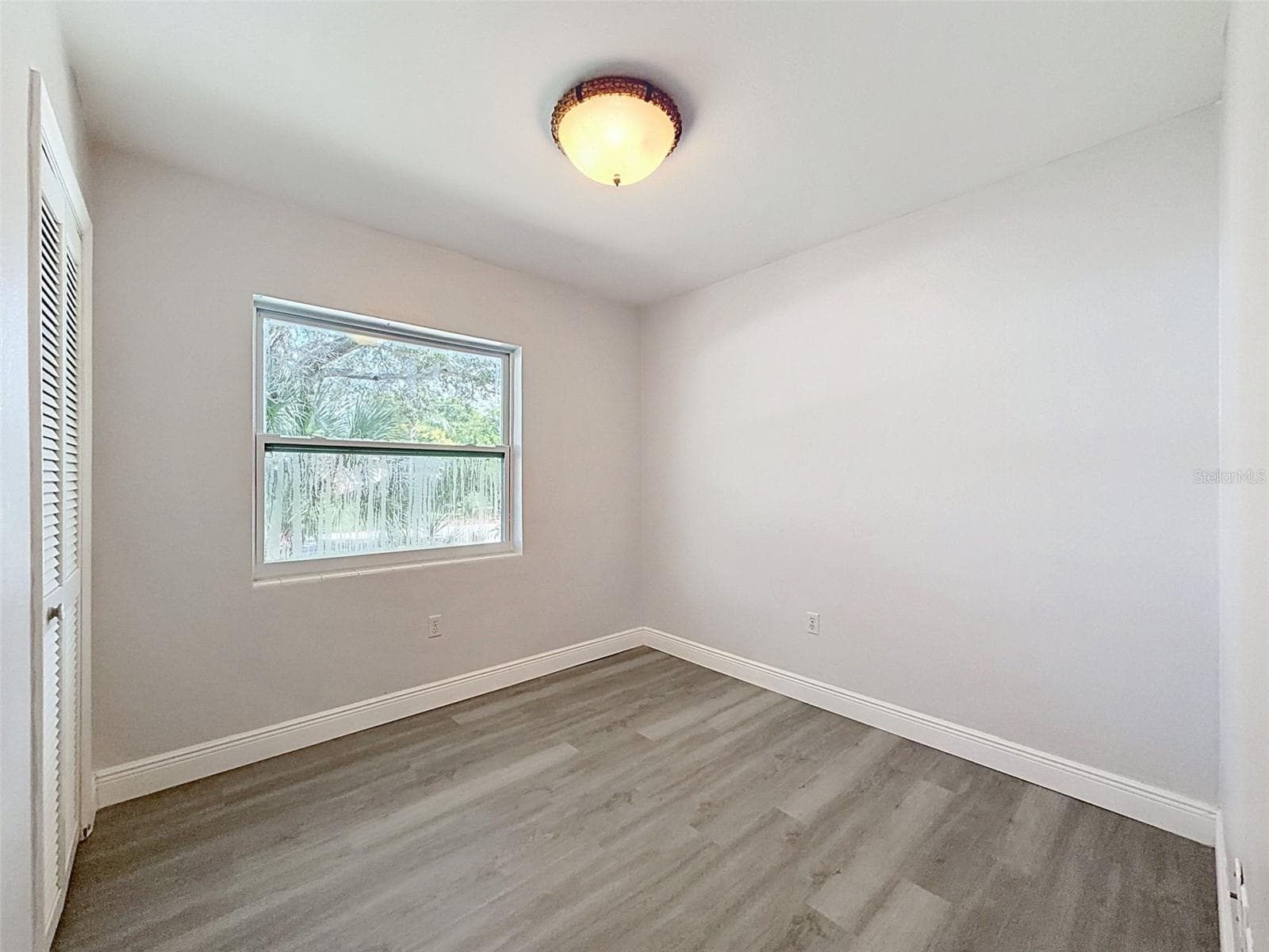 Single Family Residence at 953 CEDARWOOD AVE, DUNEDIN, photo 12 of 29