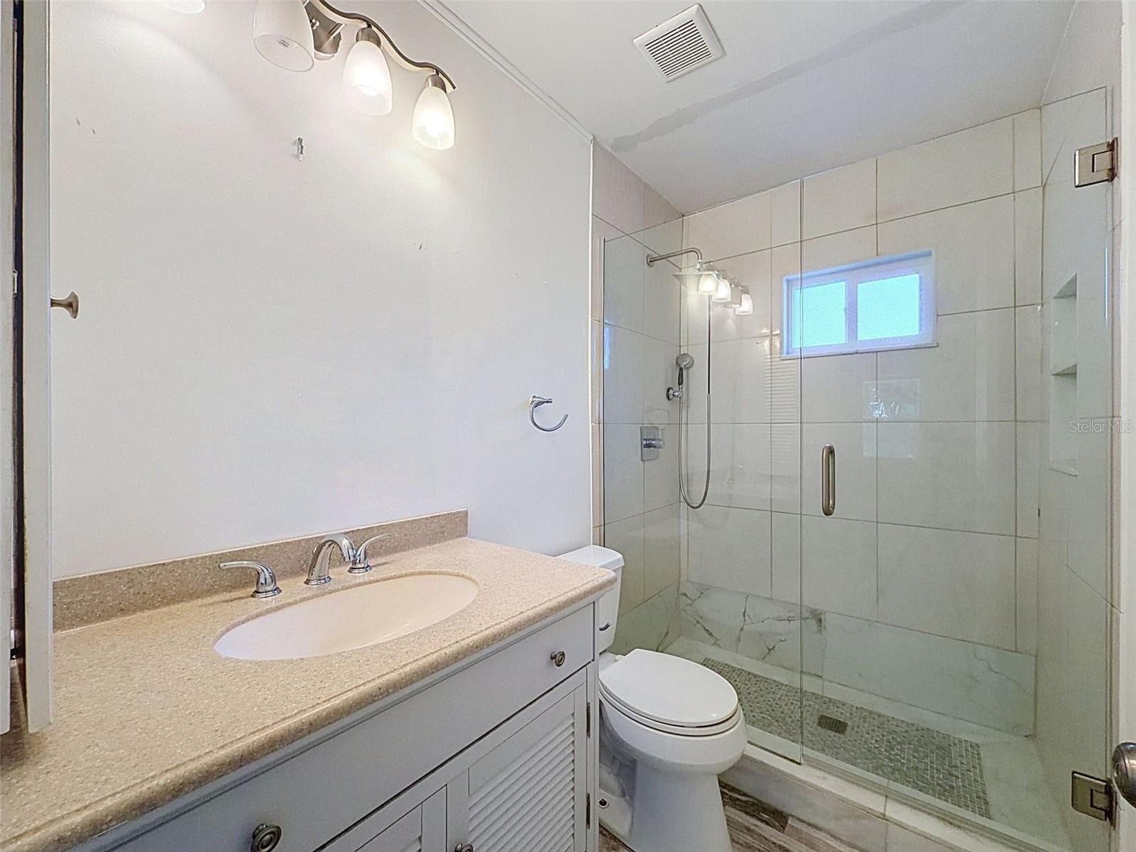 Single Family Residence at 953 CEDARWOOD AVE, DUNEDIN, photo 18 of 29