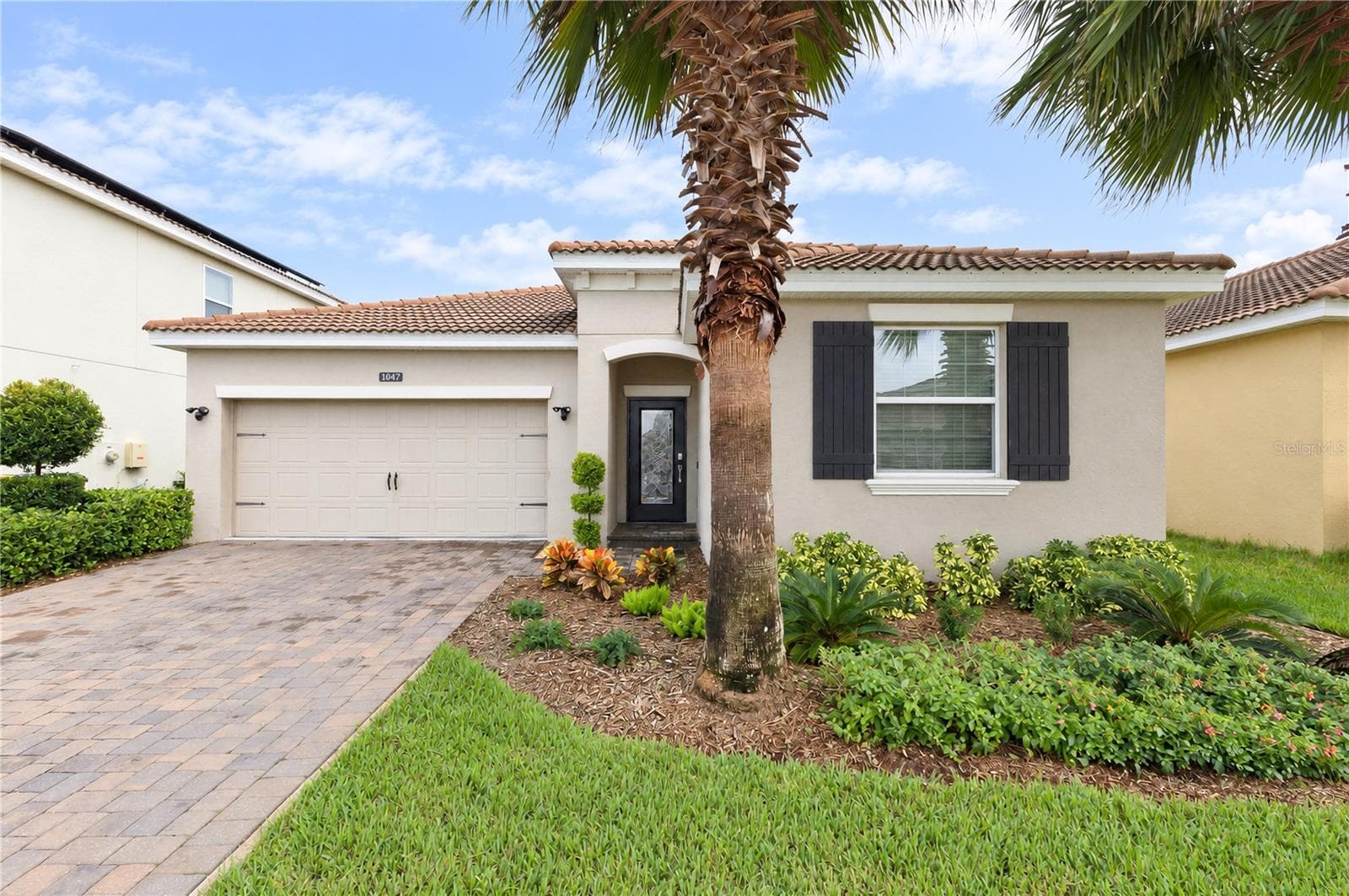 1047 OAK BLUFF DR