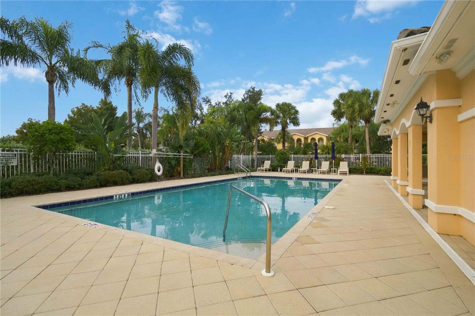 Townhouse at 1511 NAPOLI DR E, SARASOTA, photo 3 of 32