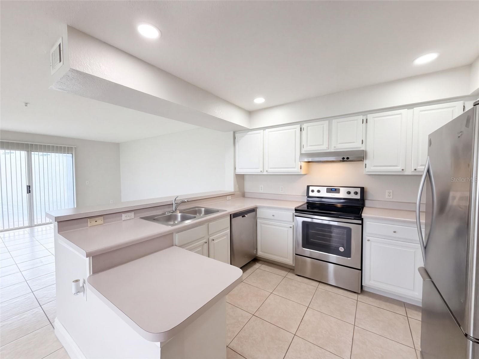Condominium at 13838 FAIRWAY ISLAND DR #1411, ORLANDO, photo 3 of 33