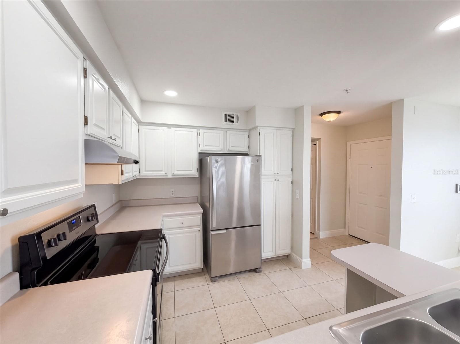 Condominium at 13838 FAIRWAY ISLAND DR #1411, ORLANDO, photo 13 of 33