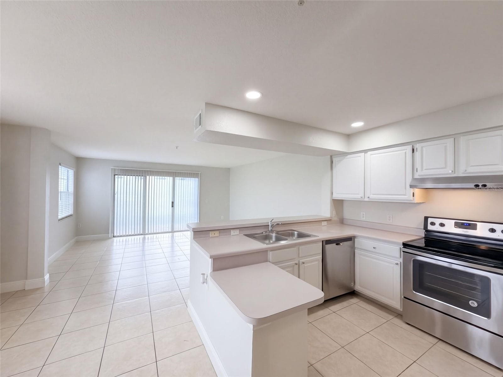 Condominium at 13838 FAIRWAY ISLAND DR #1411, ORLANDO, photo 14 of 33