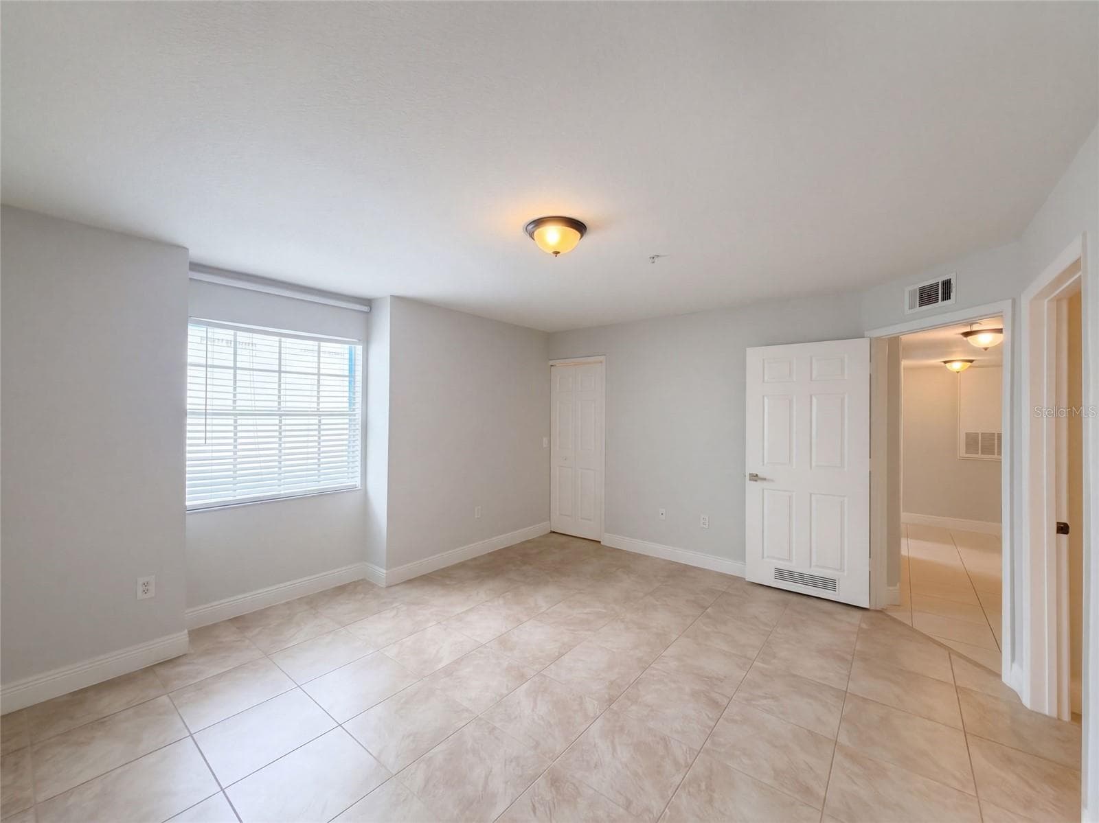Condominium at 13838 FAIRWAY ISLAND DR #1411, ORLANDO, photo 18 of 33