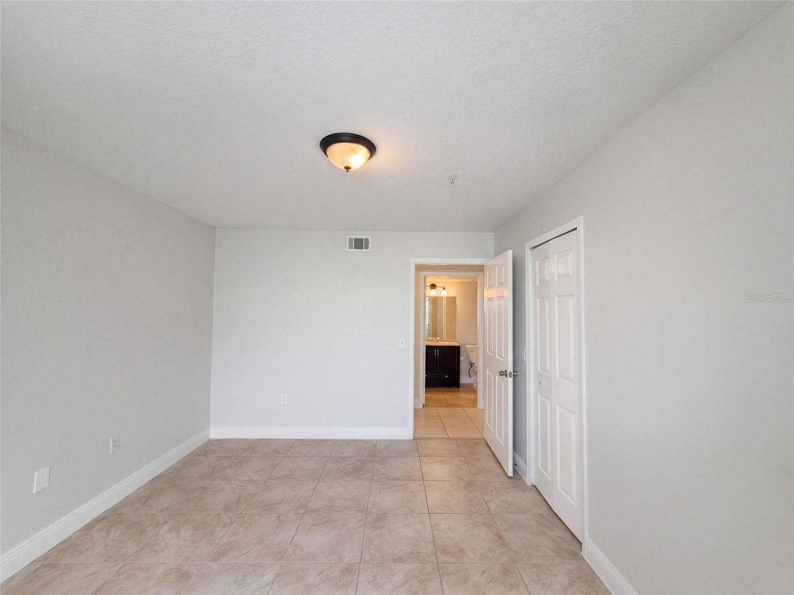 Condominium at 13838 FAIRWAY ISLAND DR #1411, ORLANDO, photo 22 of 33
