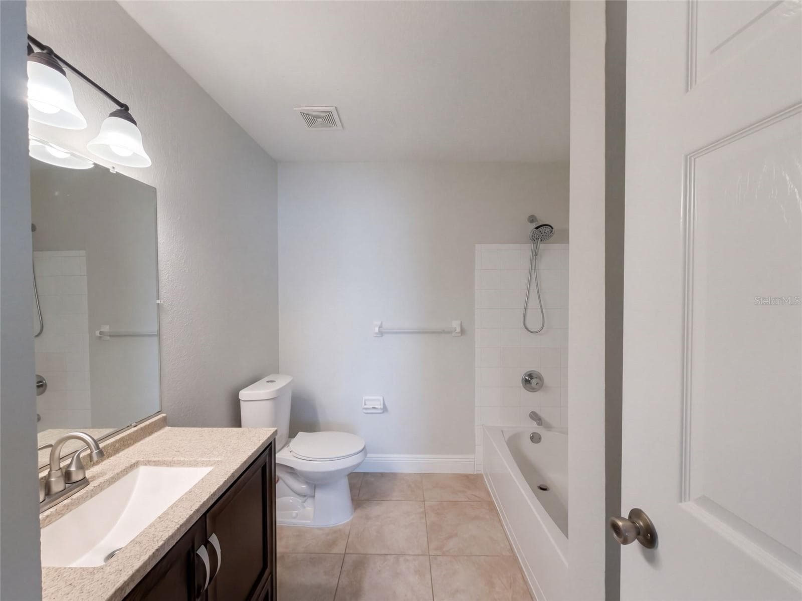 Condominium at 13838 FAIRWAY ISLAND DR #1411, ORLANDO, photo 25 of 33
