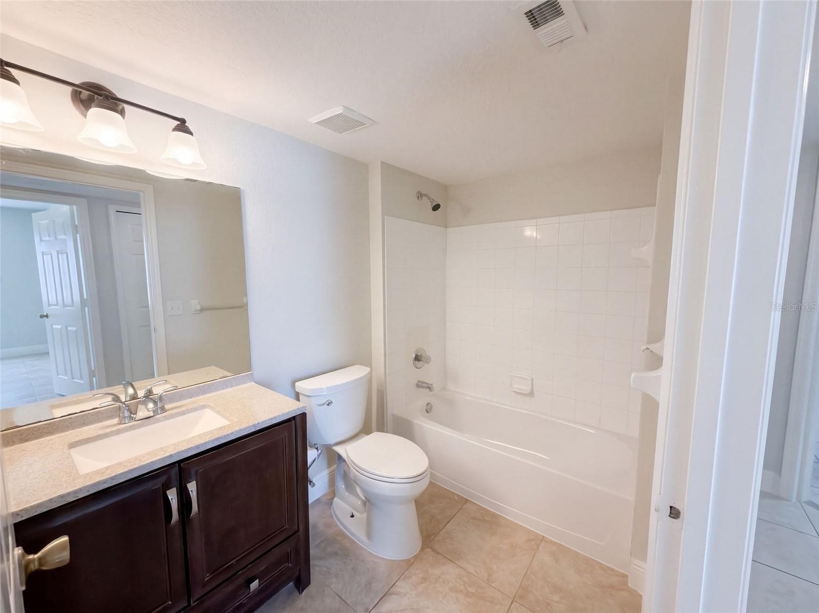 Condominium at 13838 FAIRWAY ISLAND DR #1411, ORLANDO, photo 28 of 33