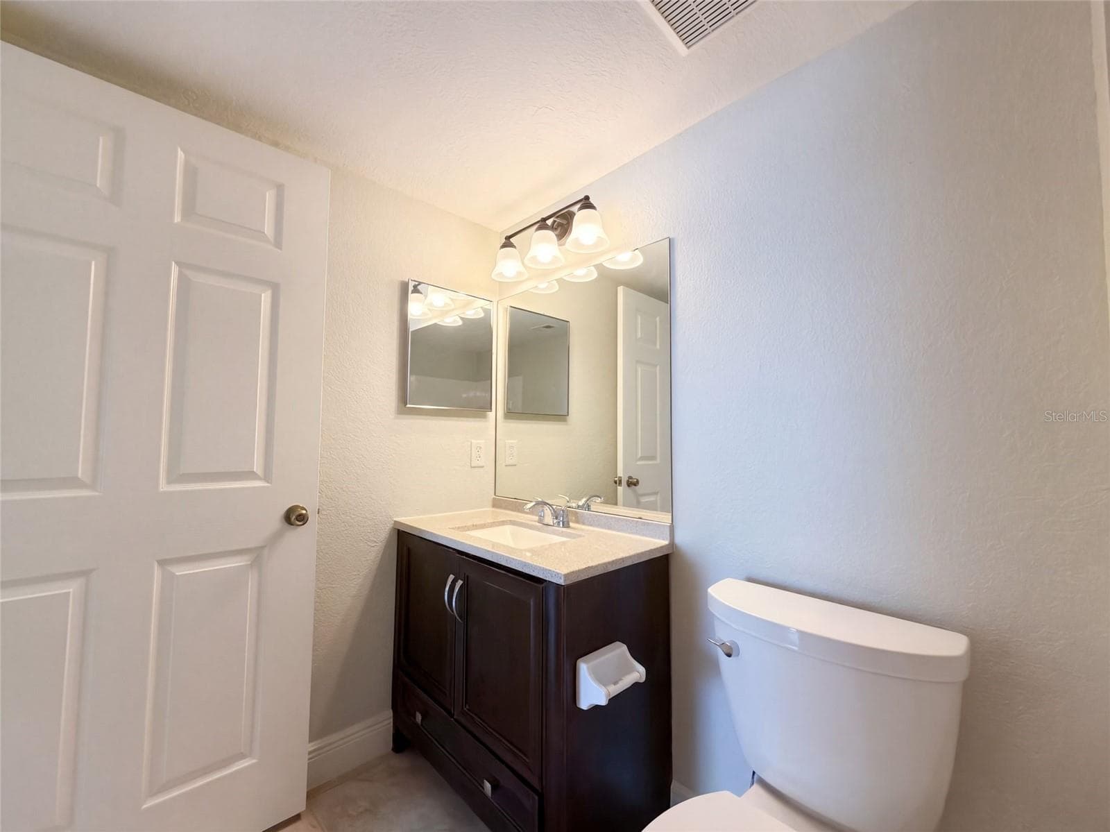 Condominium at 13838 FAIRWAY ISLAND DR #1411, ORLANDO, photo 29 of 33