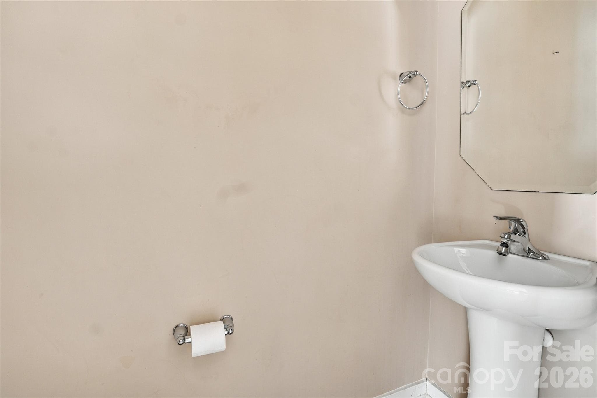 Townhouse at 433 Battery Circle, Clover, photo 11 of 32