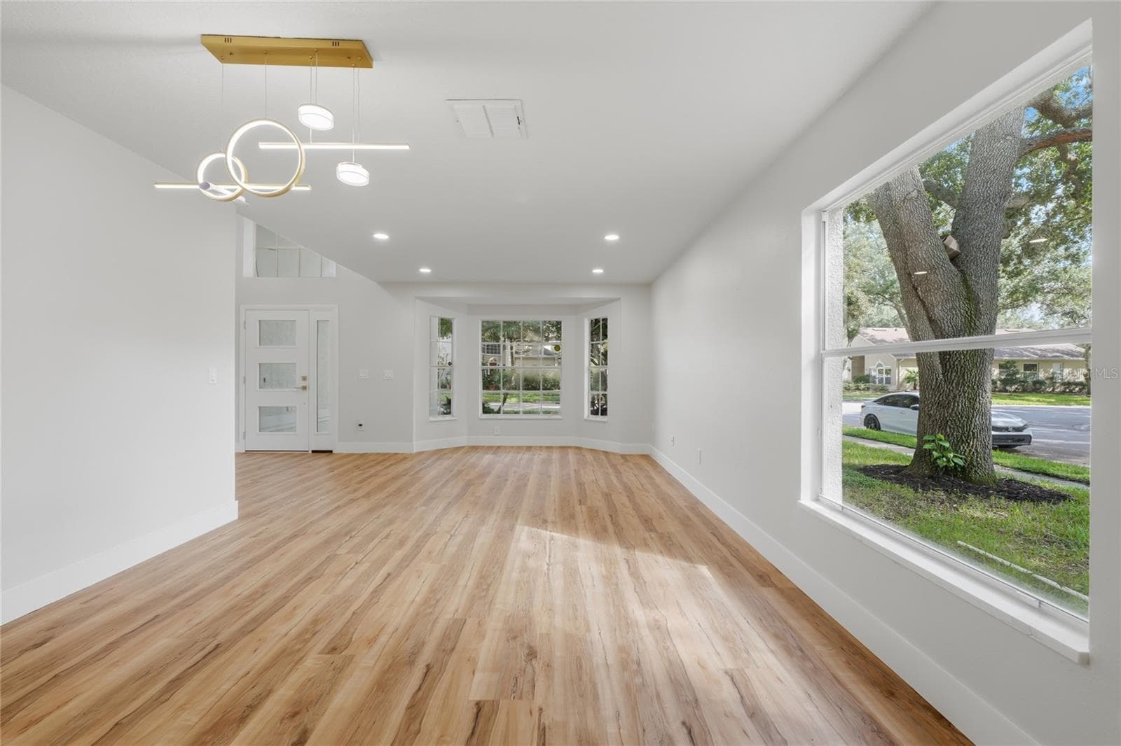 Warm and inviting ambiance in the formal dining room - 13044 BELLERIVE LN, ORLANDO