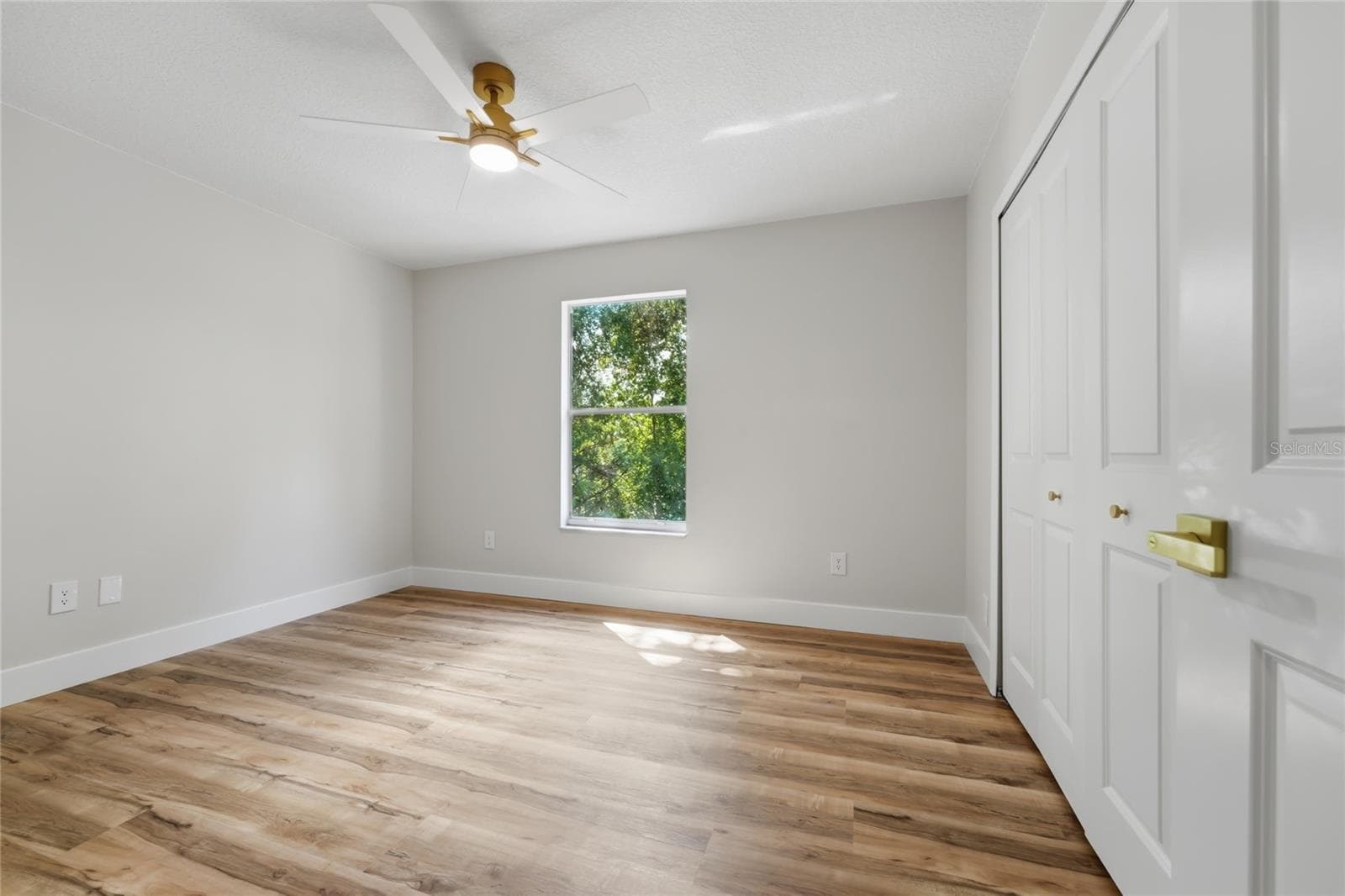 Additional bedrooms with upgraded gold fixtures and hardware - 13044 BELLERIVE LN, ORLANDO