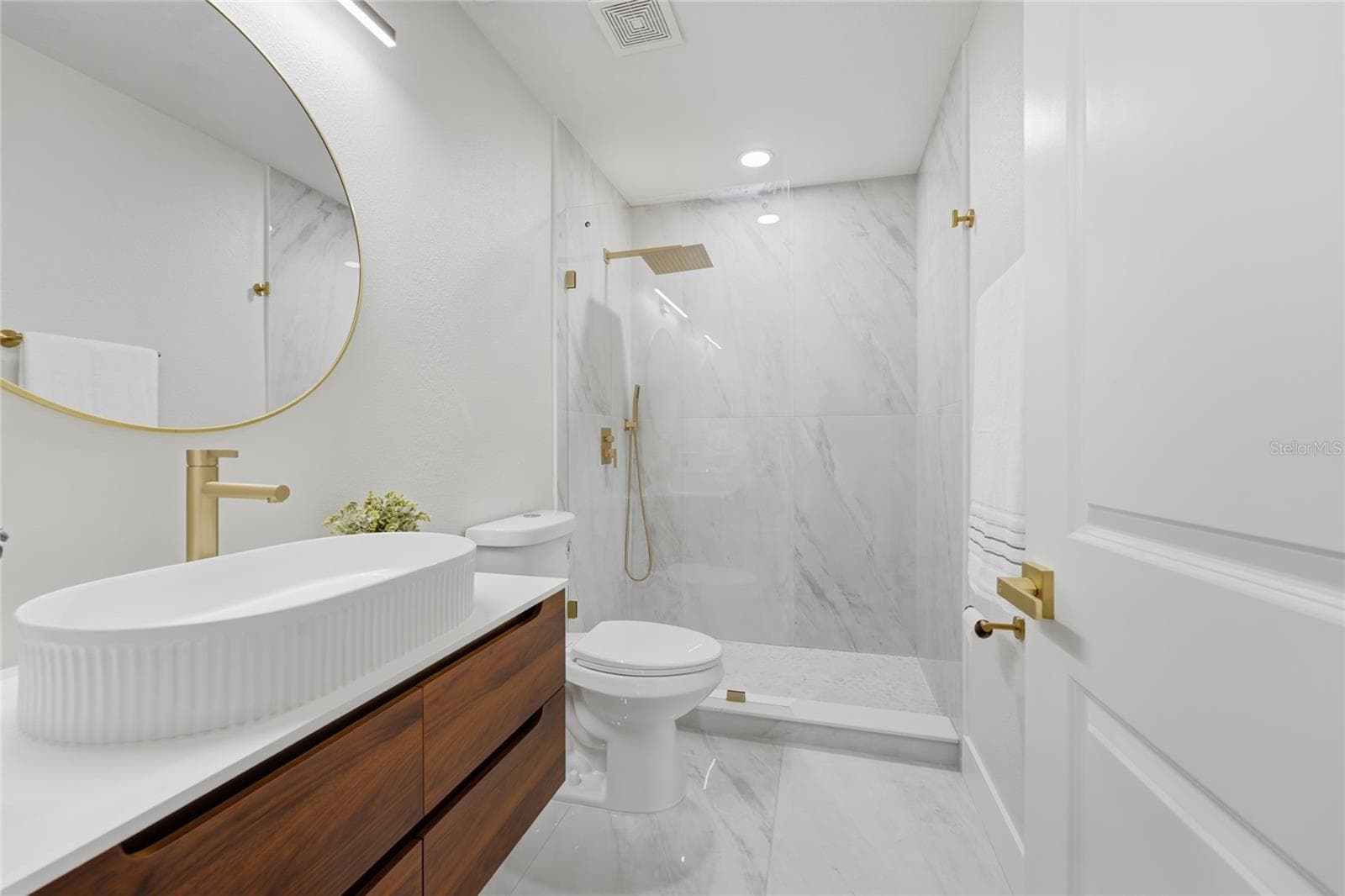 2nd Floor Bathroom including a beautiful oval floating vanity - 13044 BELLERIVE LN, ORLANDO