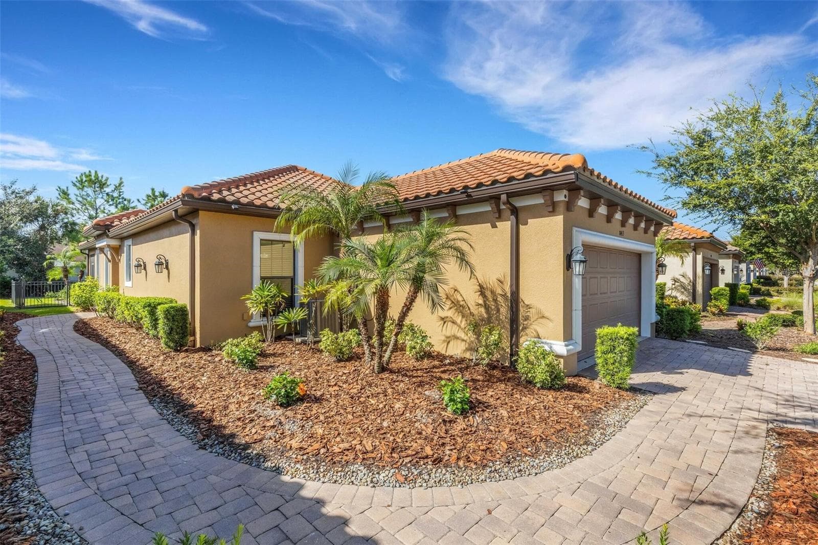 Single Family Residence at 8413 ALBERATA VISTA DR, TAMPA, photo 6 of 163