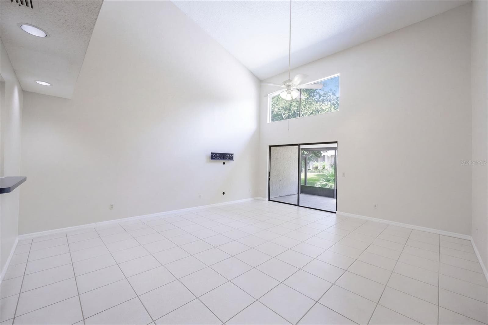 Townhouse at 499 CLUB DR, WINTER SPRINGS, photo 4 of 36