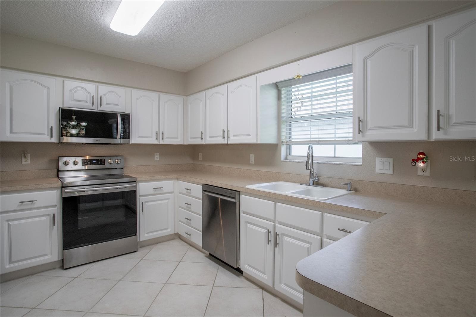 Single Family Residence at 1532 LAKE VILLA DR, TAVARES, photo 29 of 33