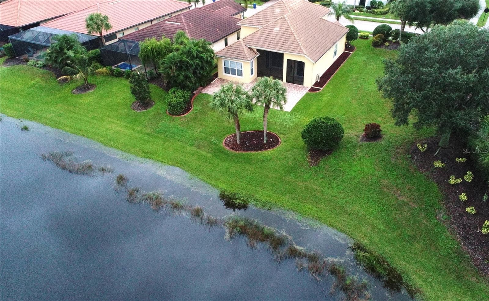Single Family Residence at 23901 WAVERLY CIR, VENICE, photo 11 of 88