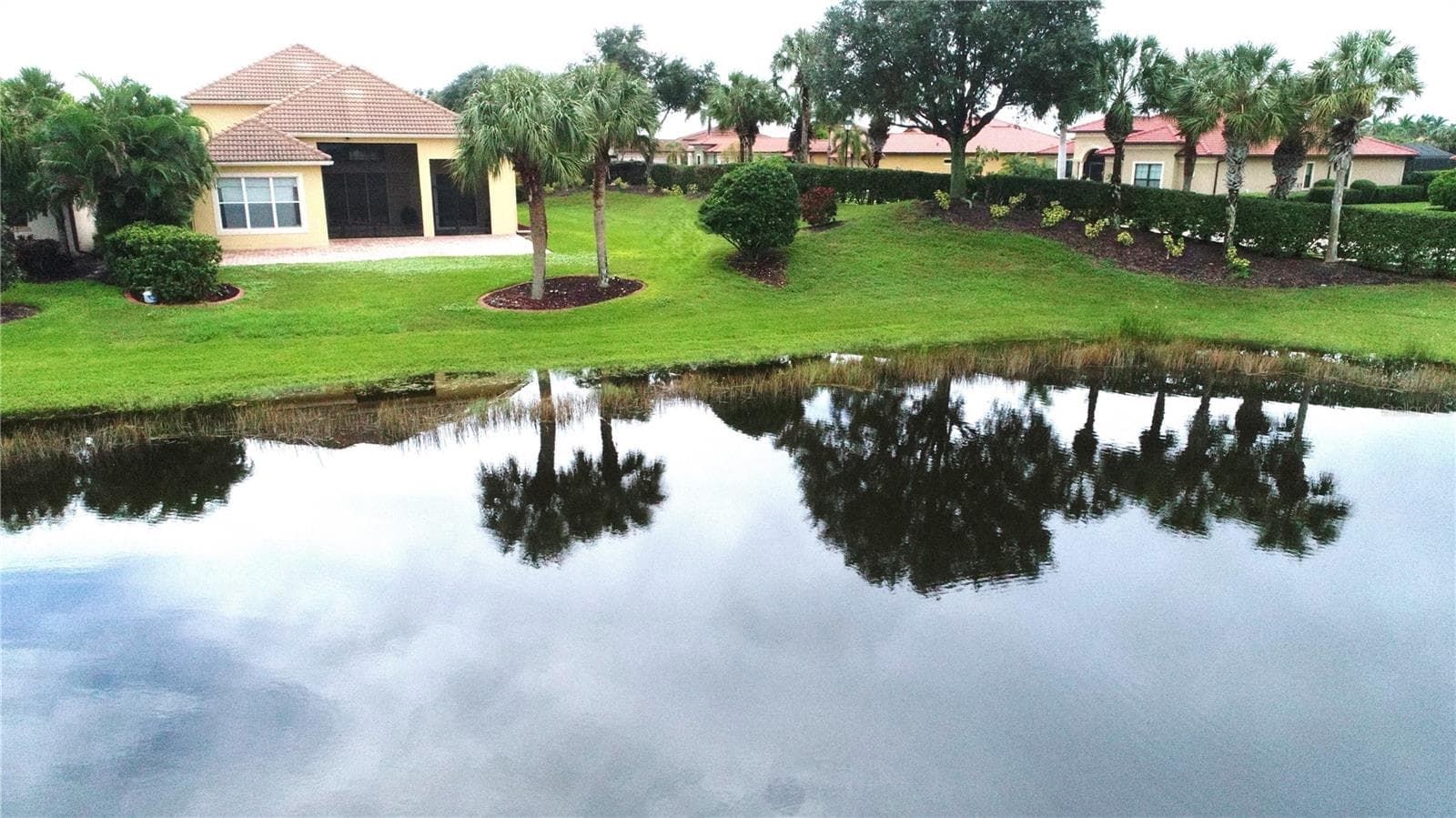 Single Family Residence at 23901 WAVERLY CIR, VENICE, photo 13 of 88