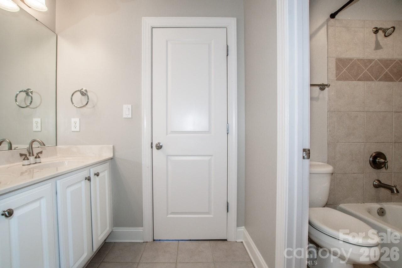 Full bath - 8071 E Andrew Drive, Denver