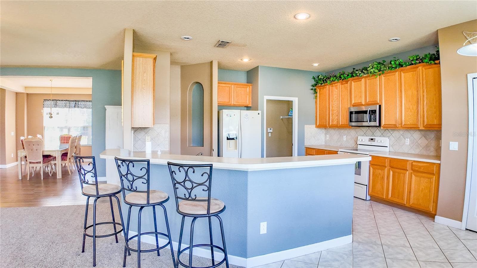 Single Family Residence at 3145 TWISTED OAK LOOP, KISSIMMEE, photo 4 of 21