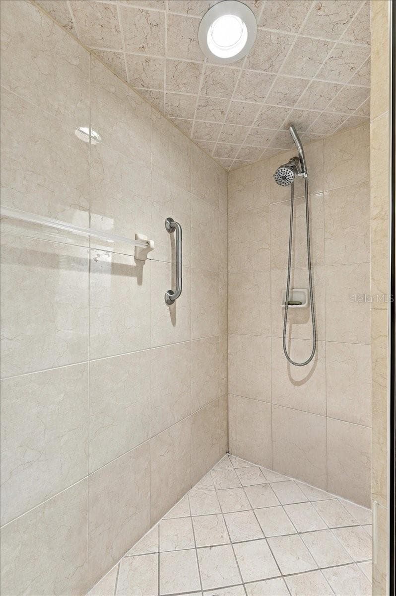 Primary Bathroom - 7380 BENT GRASS DR, WINTER HAVEN