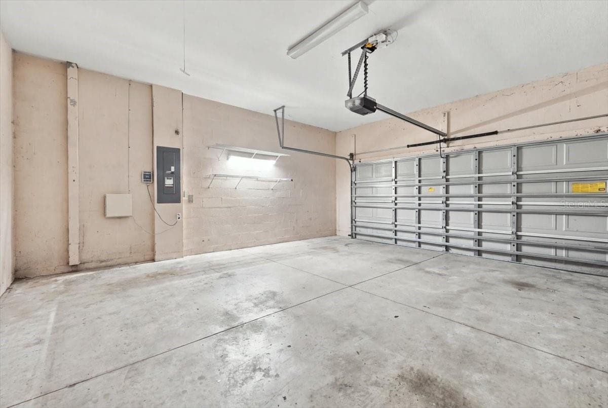 Garage - 7380 BENT GRASS DR, WINTER HAVEN